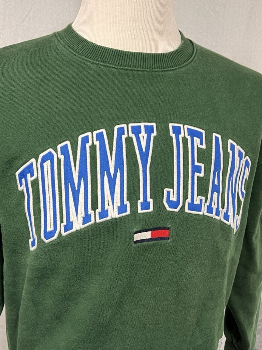 Women’s Size Medium Tommy Jeans Crewneck Sweatshirt Spell Out Green Flag Heavy - Picture 2 of 16